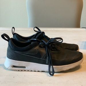 Nike Leather Women’s 7.5 Athletic Shoes